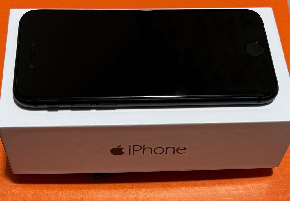 Apple iPhone 8 64гб айфон 8 стан нового з  коробкою