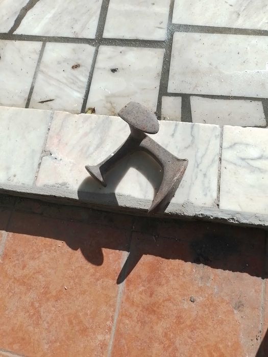 Sapateira em metal