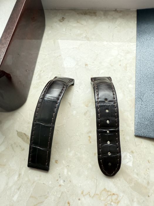 Omega Broad Arrow Rose Gold 42 mm