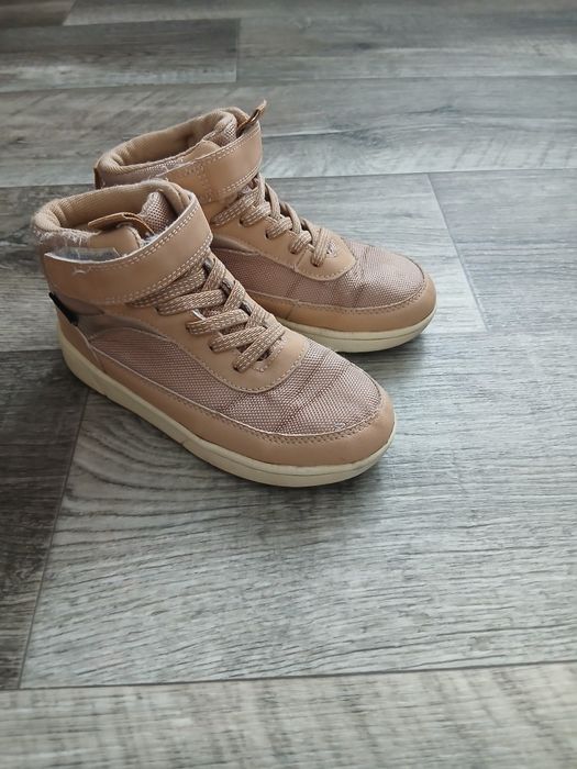 Кросівки на дівчинку