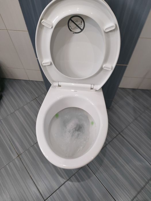 Miska WC z deską wolno opadająca
