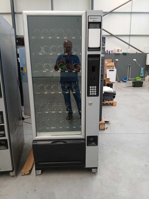 Máquinas de venda automática- café e snacks - vending
