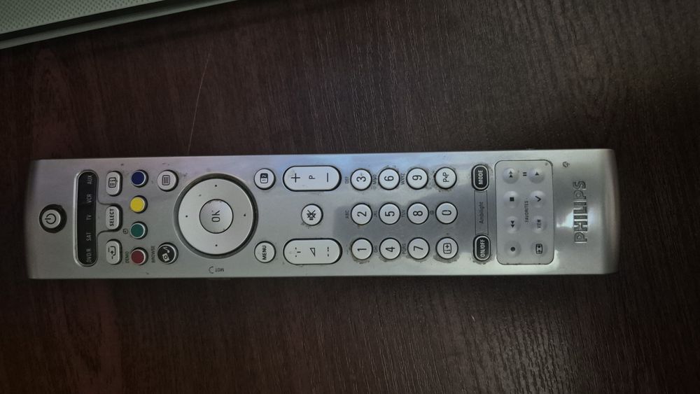 Телевізор 37" Philips 37PF9830/10 Cineos з Ambilight (Повний комплект)