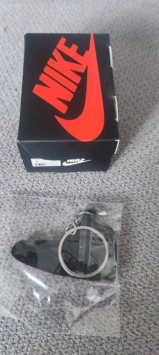 Mega brelok buta Nike. Nowy w opakowaniu