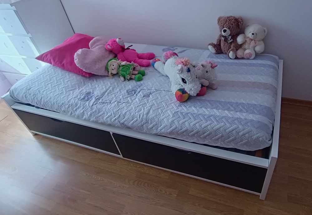 Cama solteiro IKEA com colchão