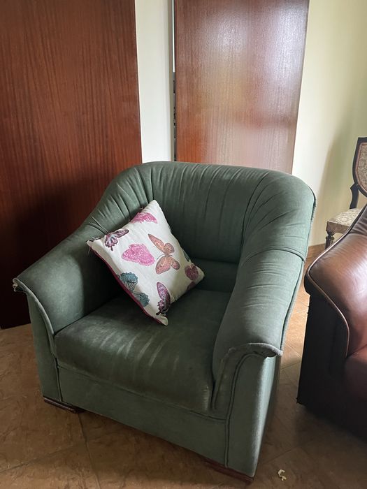 Vários sofás clássicos