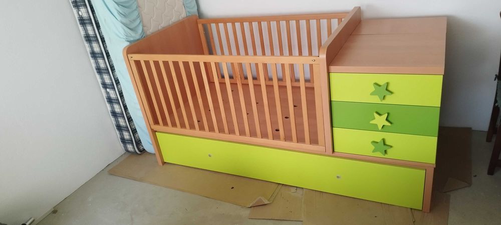 Berço para bebé conversível em cama de solteiro!
