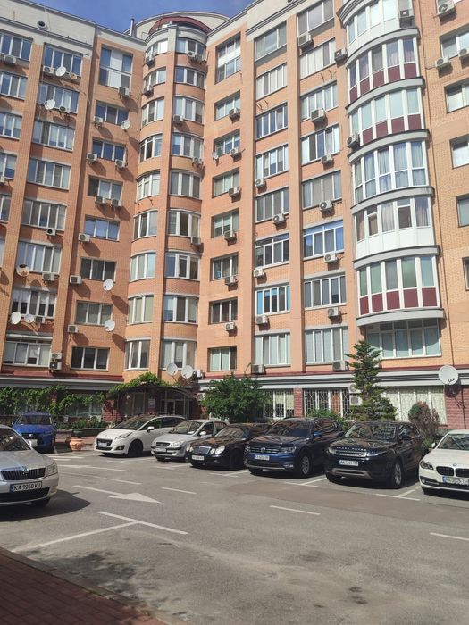 Без %. Продаж ШИКАРНОЇ 1-ї кв на ОБОЛОНІ. Вул. Івасюка 4. 2 поверх.