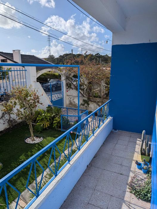 Quarto em Sobreda Margem Sul: Contrato + Água e Wifi Incluídos