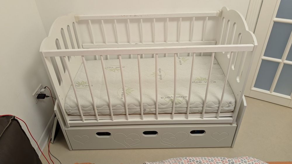 Дитяче автоматичне ліжко-люлька з колисковою