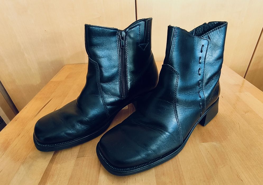 Czarne skórzane botki