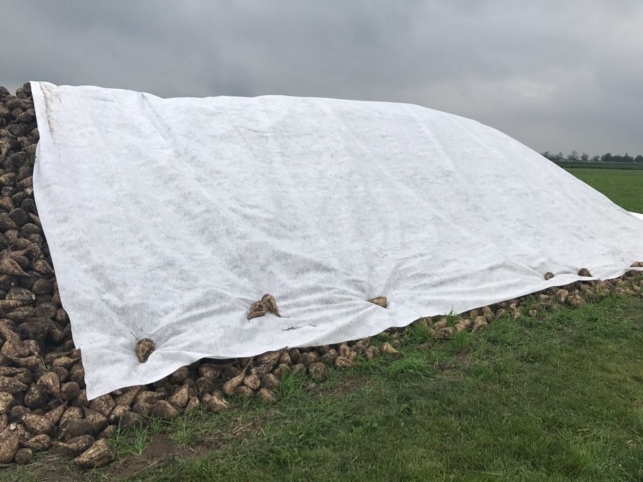 Agro włóknina na pryzmy buraki, cebule, marchew 110g/m2 12,65 x 25m