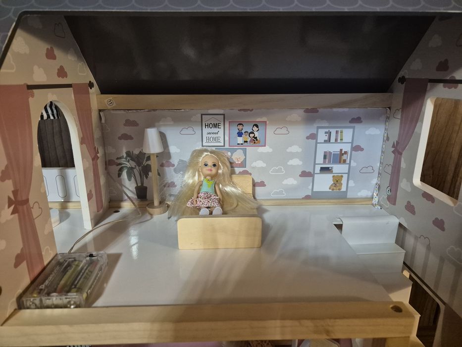 Domek dla lalek drewniany