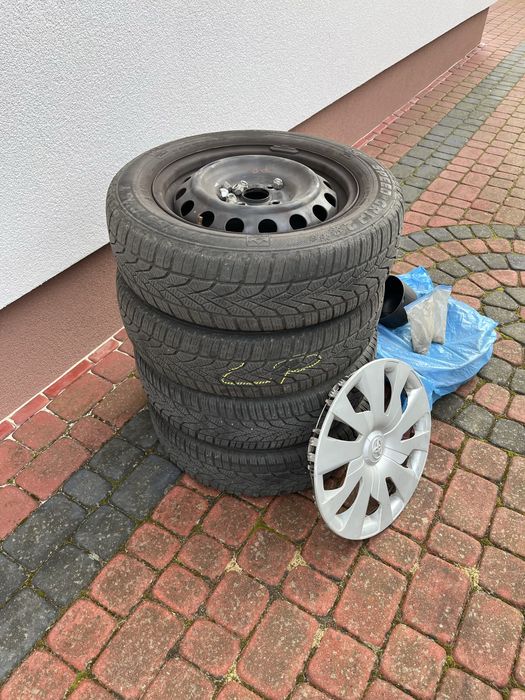 Felgi z oponami , kołpaki