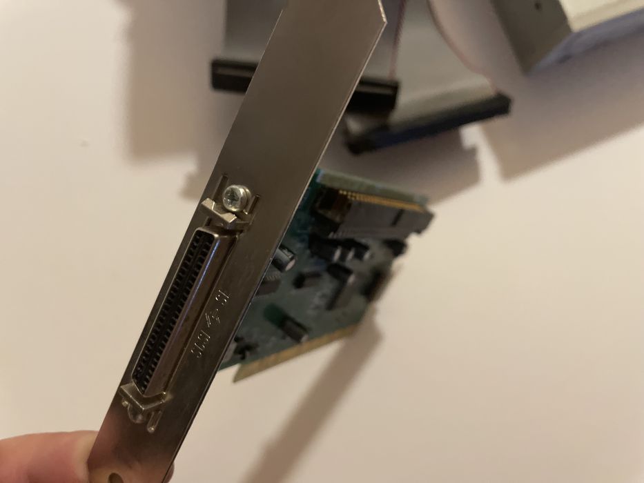 Gravador CD Yamaha CRW4260t scsi