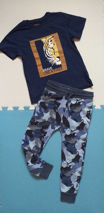 Komplet zestaw t-shirt spodnie dresowe moro Next 110-116