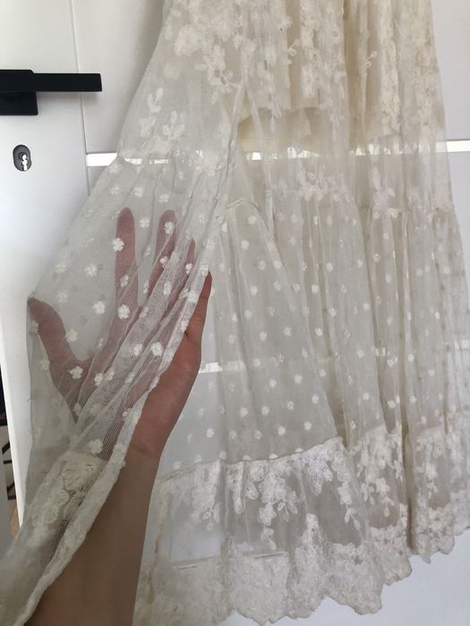Długa boho sukienka śmietankowa z krótszą podszewką S