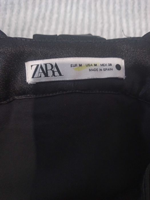 Чорна маленька сукня від Zara