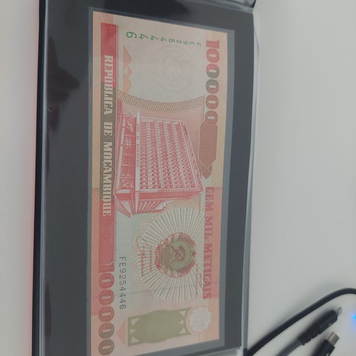 One Hundred Thousand Meticais Banknote