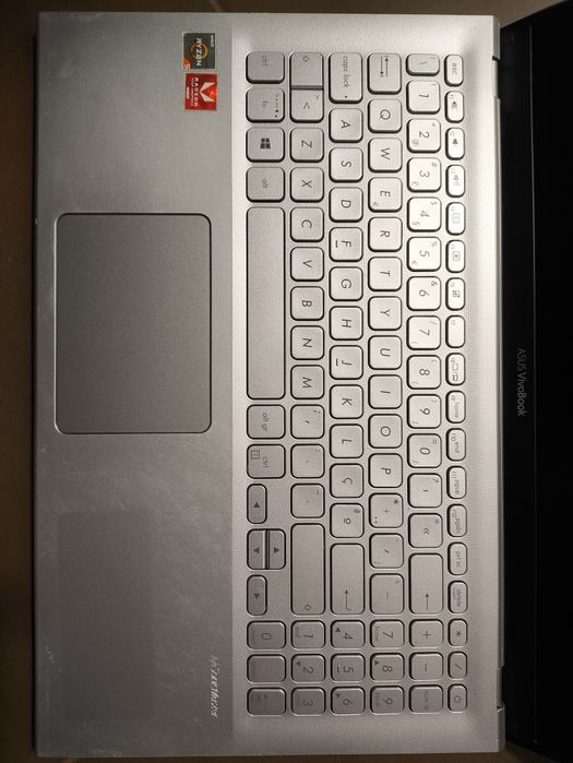 Asus vivobook AMD Ryzen 5 l 8gb ddr4 l ssd