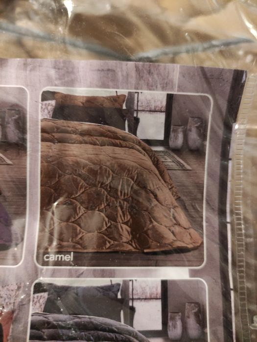 Colcha como nova ( 2,50 x 2,70 )  +   2 almofdas ( cama casal )