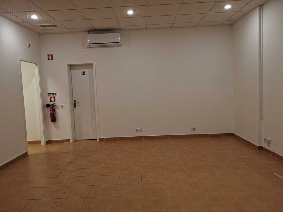 Loja em Areias de S. João Albufeira