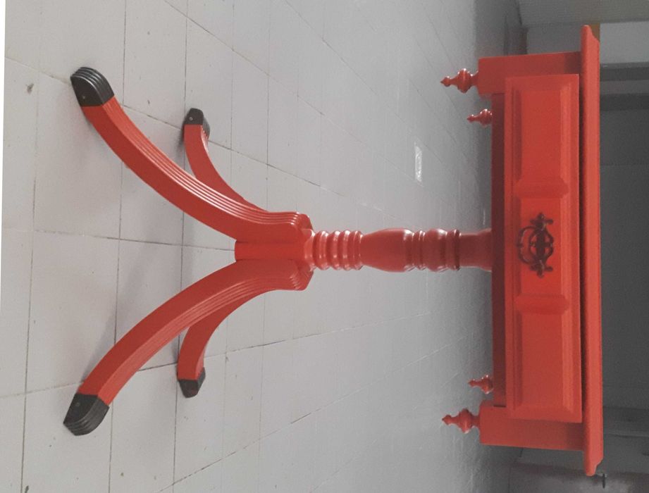 mesinha restaurada e pintada com gaveta