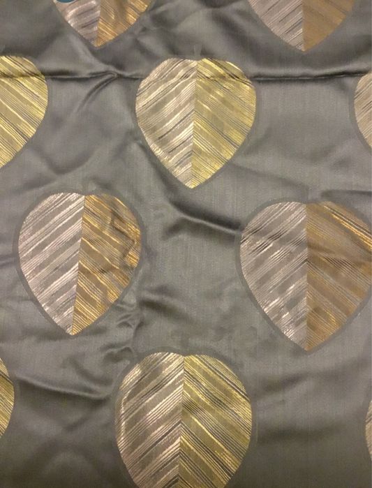 Kupon materiału 215 x 120 cm.