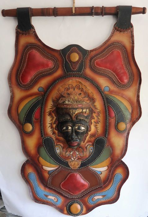 Grande Máscara de Suspensão em Pele Afro-Cubana