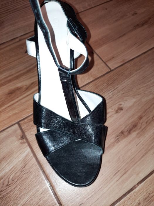 Sandałki na koturnie Catwalk