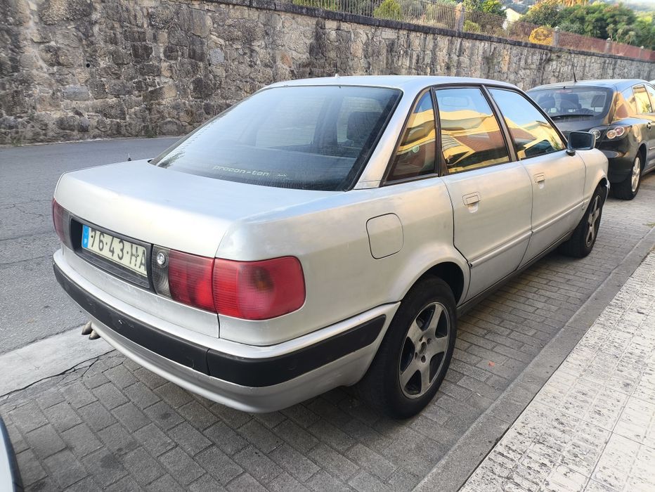 Audi 80 avariado