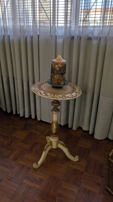 Mesa pé de galo vintage, tampo circular, lacada.