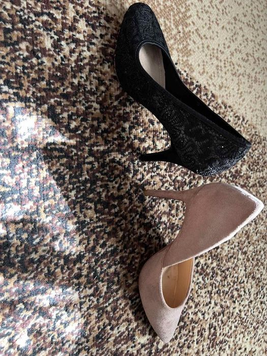 Отдам 2 пари туфель, размер 39 полномерний