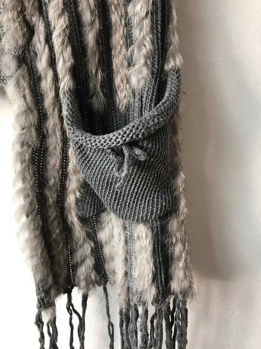 Szary szal kamizelka z futra z królików Phanie Mode ponczo peleryna