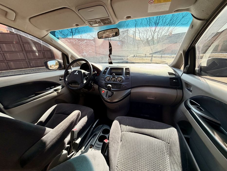 Mitsubishi GRANDIS 7 Мест Автомат