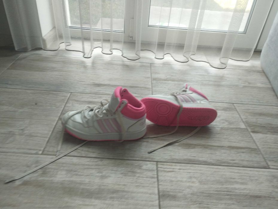 Кросівки Adidas на дівчинку