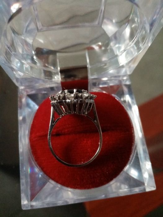 Okazja przepiękny pierścionek z naturalnym szafirem i brylantami.