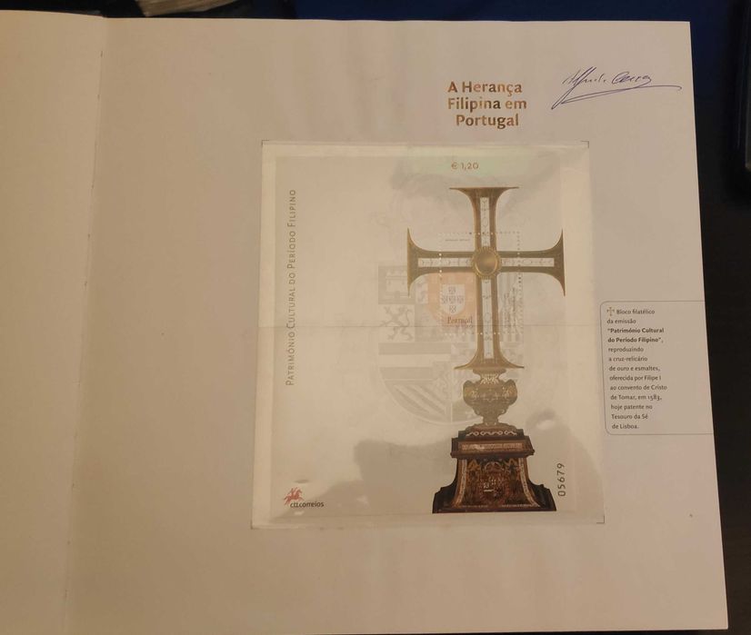 Livro CTT "Herança Filipina em Portugal" com selos