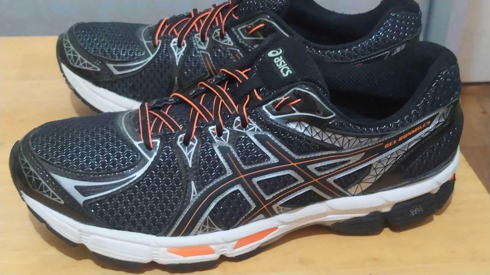 Asics Gel-Runmiles - бігові кросівки