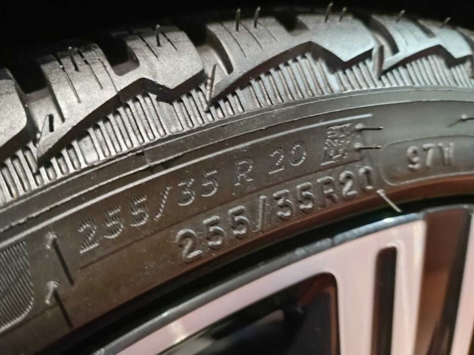 Felgi Volvo 20 Cali Wraz Z Oponami Zimowymi