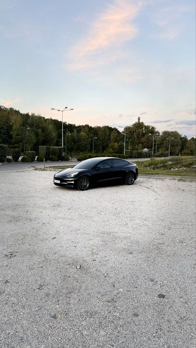 Продам Tesla model 3