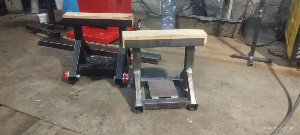 Wózek do rozpoławiania ciągnika razem z kobyłką regulowaną