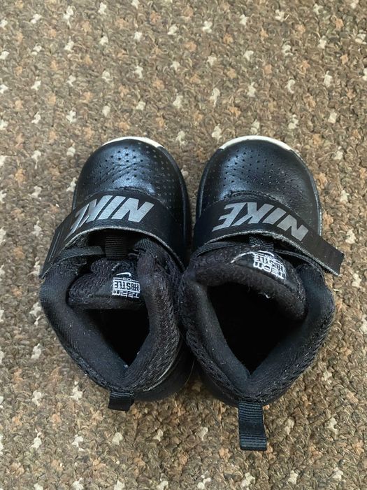 кросівки Nike Team Hustle D8