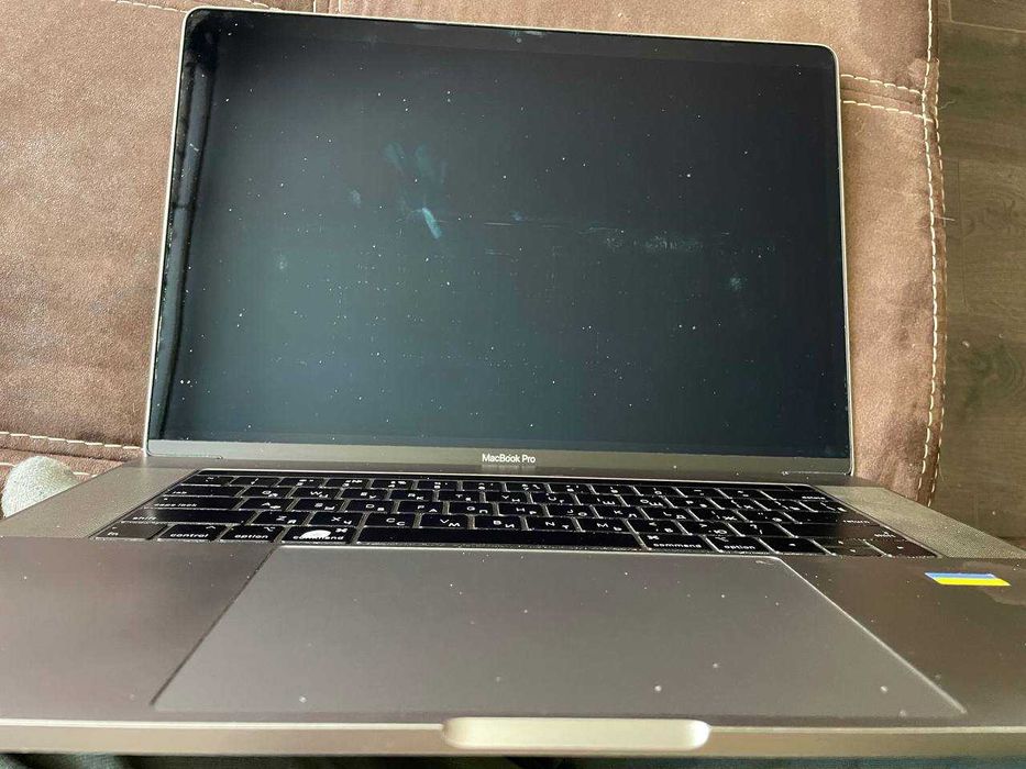 MacBook Pro 2018 під відновлення або на запчастини