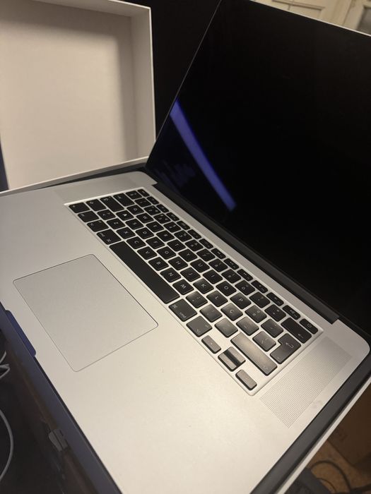 Macbook Pro  15”- i7 - 16 RAM - 512 SSD - 2014