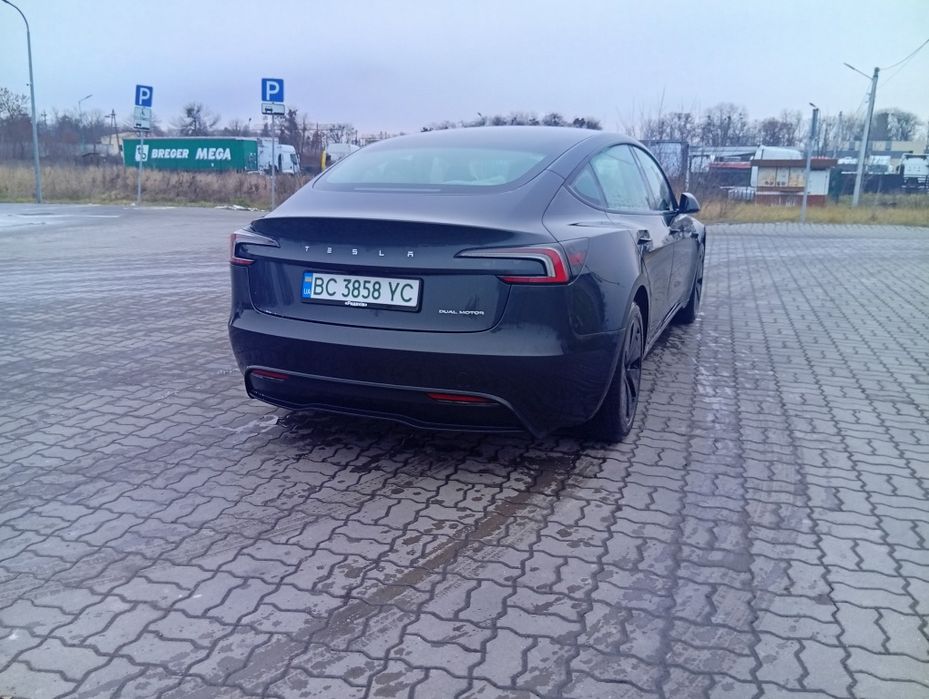 Тесла 3 2024 хайленд