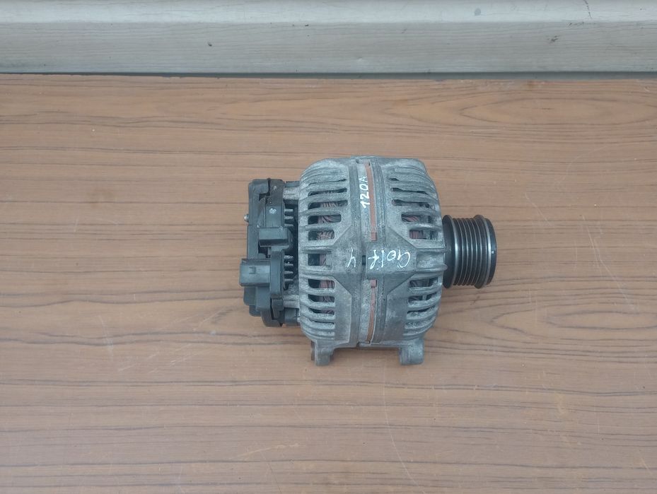 Генератор Volkswagen Golf/Passat/Sharan/T4/Audi/Skoda Octavia/Seat