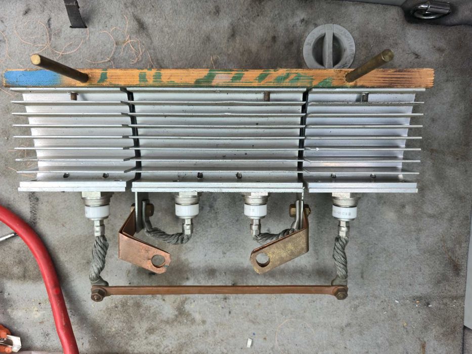 diody prostownicze 200 A  na radiatorach