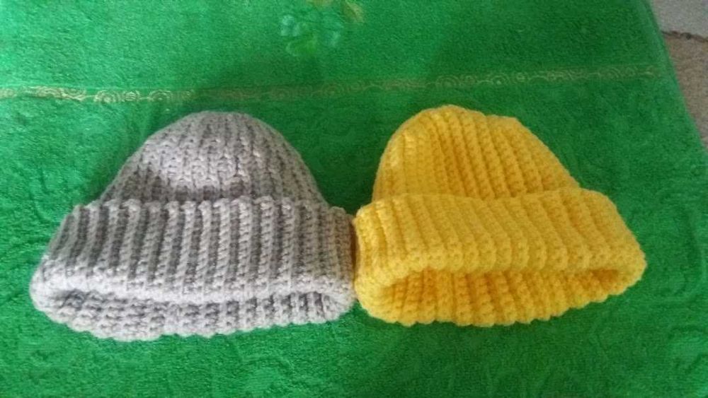Вязаные женские шапочки ручная работа