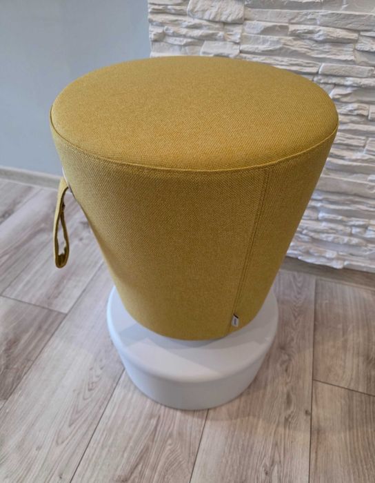 Pufa ergonomiczna Profim Mickey Hoker balansujący praca na stojąco